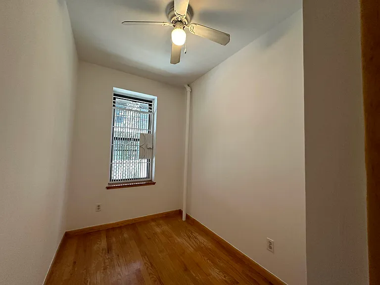 421 E 65th St #4R — Photo 2