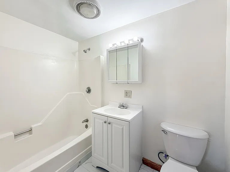 202 Bremen St #3 — Photo 4