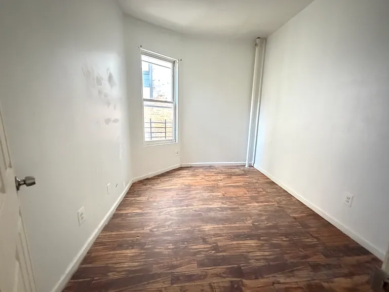 1241 College Ave #2R — Photo 4