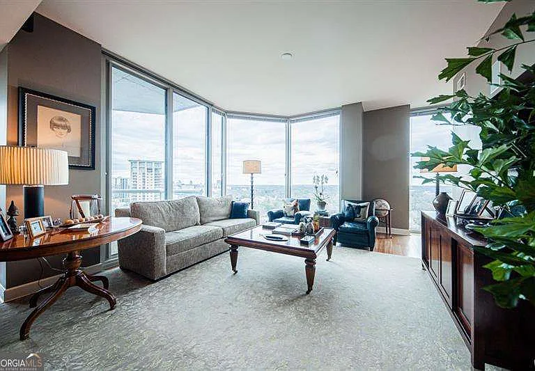 2795 Peachtree Rd NE #1909 — Photo 32