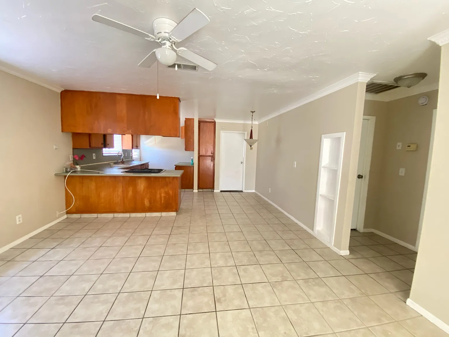 3 bed, 1074 sqft, $1,850 — Photo 2