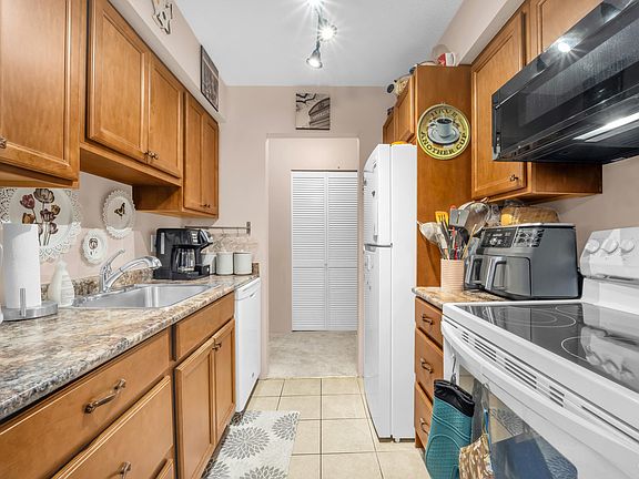 5th image of 4941 Lougheed Hwy #304