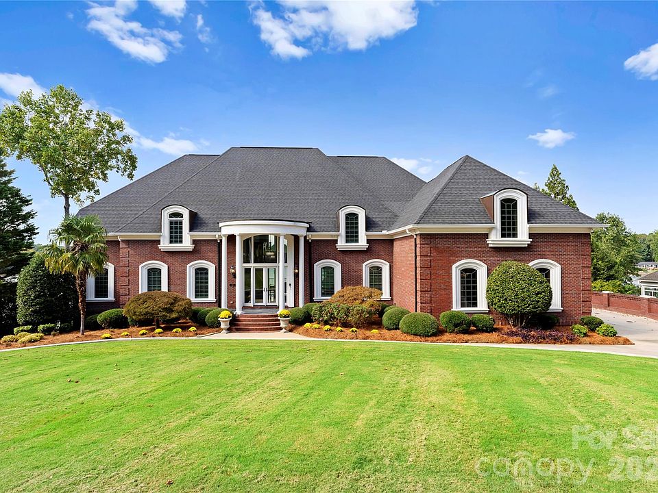 1st image of 249 Blue Heron Dr