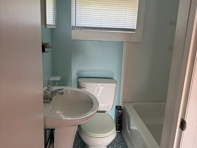 754 Roosevelt Ave #2 — Photo 17