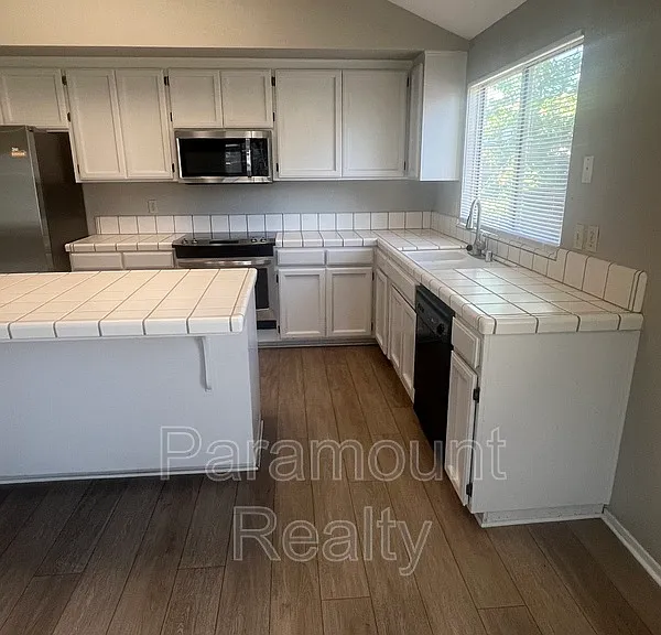 1230 Mohr Cir — Photo 9