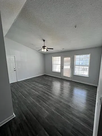 3 bed, 1248 sqft, $1,550 — Photo 4