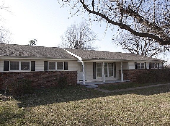 Ready for remodel 3 bed/2.5 bath