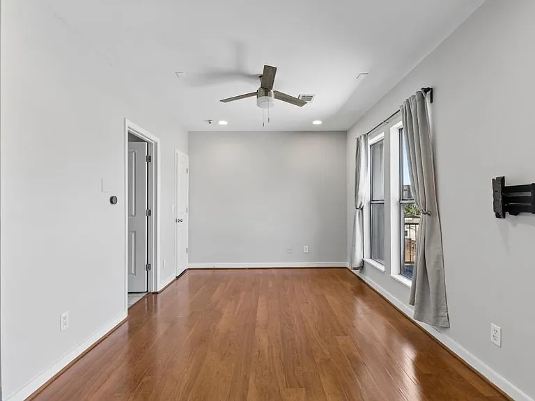 238 Walker St SW #37 — Photo 23