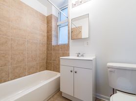 1630 S Sawyer Ave Chicago, IL 60623