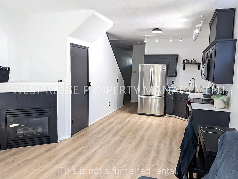 6824 N Astor St — Photo 7