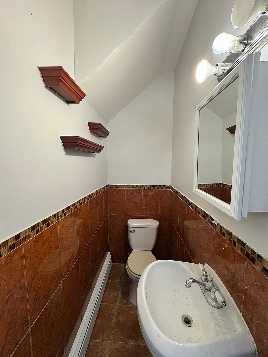 Building Photo - 142 Johnson Ave #1F