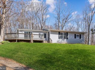 2215 W Hoover Rd, Haywood, VA 22722