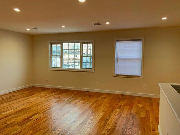 4th image of 69-63 Almeda Ave #2
