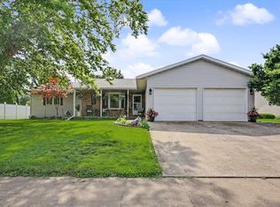 809 N Cherokee Ln, Pontiac, IL 61764