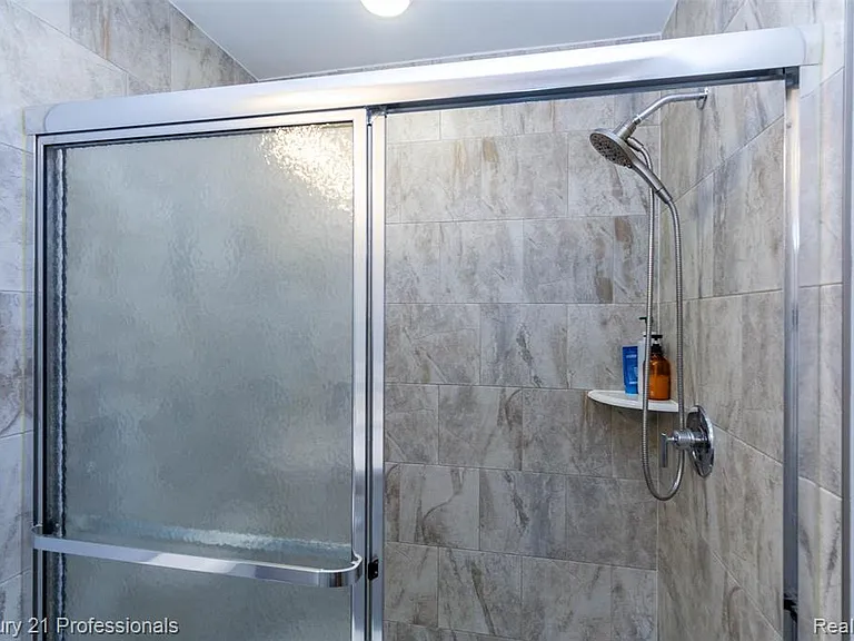 57 Kaprol Dr — Photo 20