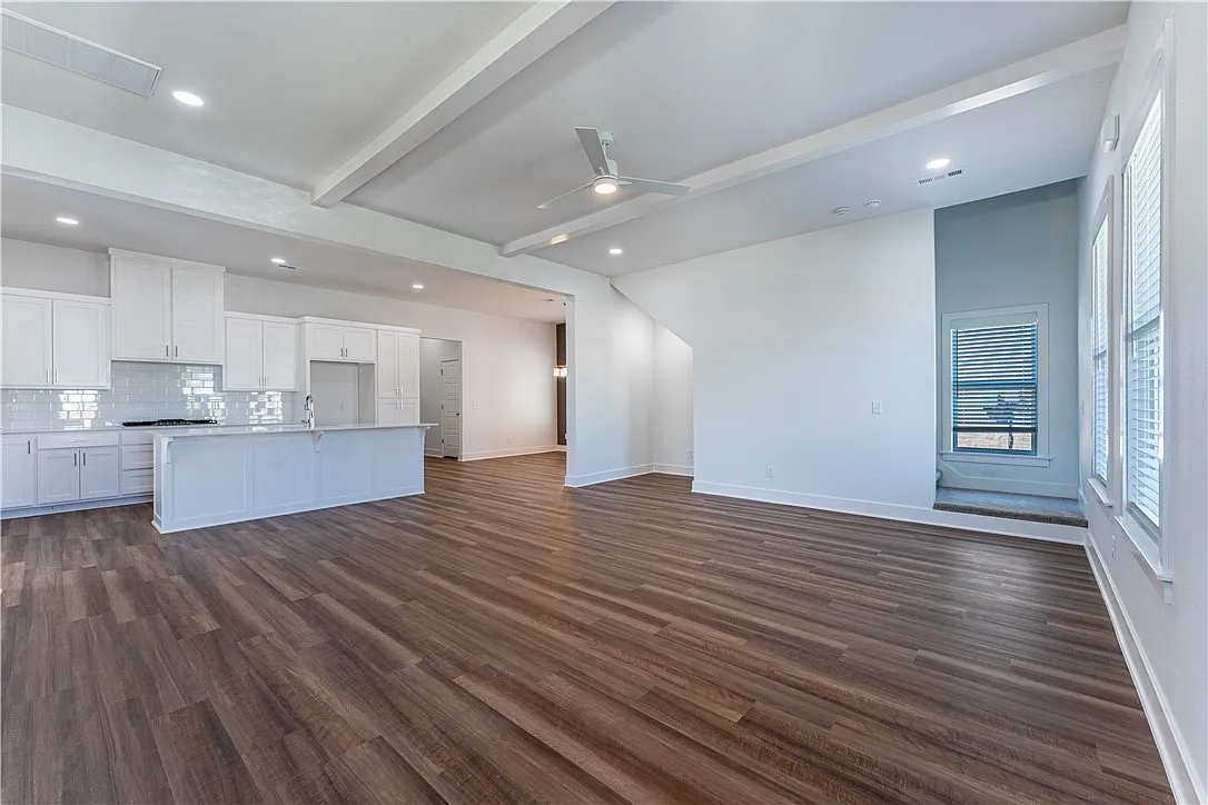 4 bed, 3.5 bath, 2587 sqft, $2,750 — Photo 2