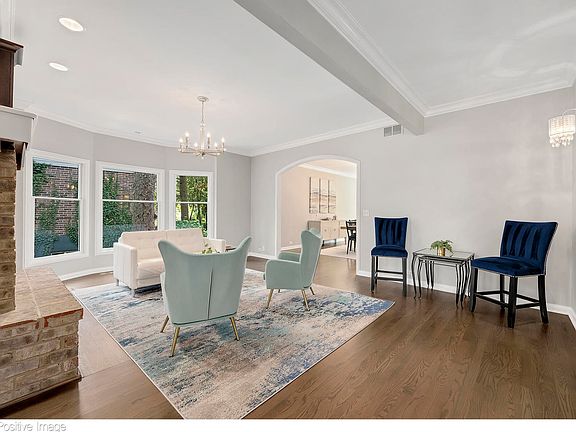5th image of 232 Woodstock Ave