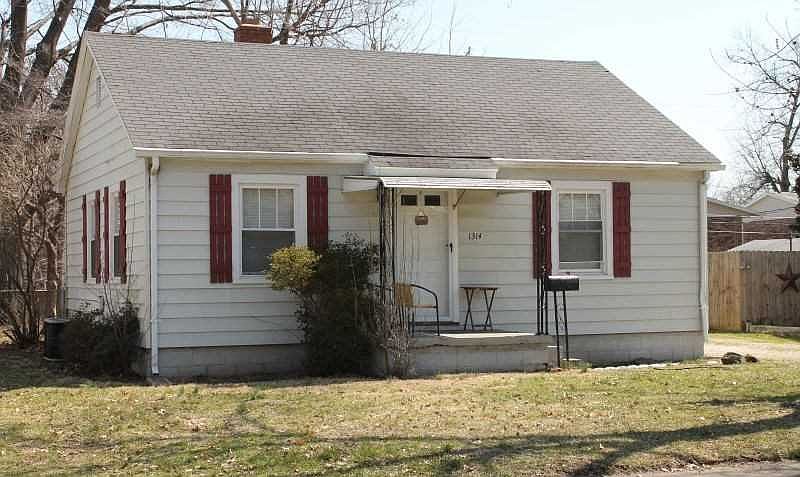 1st image of 1314 S Parker Dr