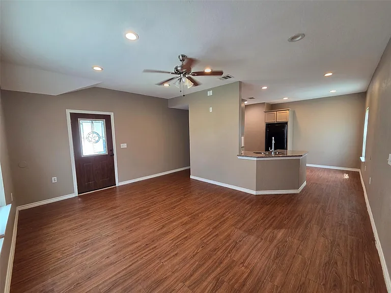 438 Spence Ln — Photo 6