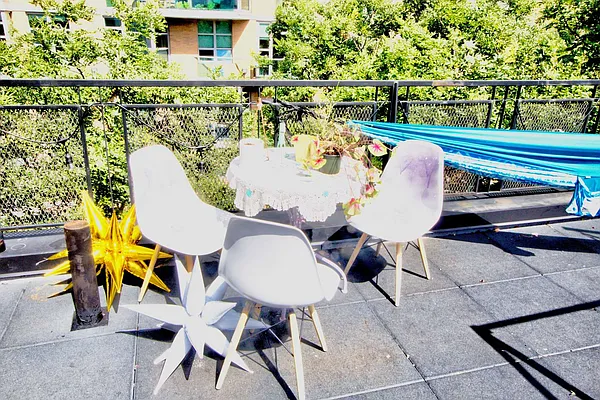 Rented by Mae Equities | media 52