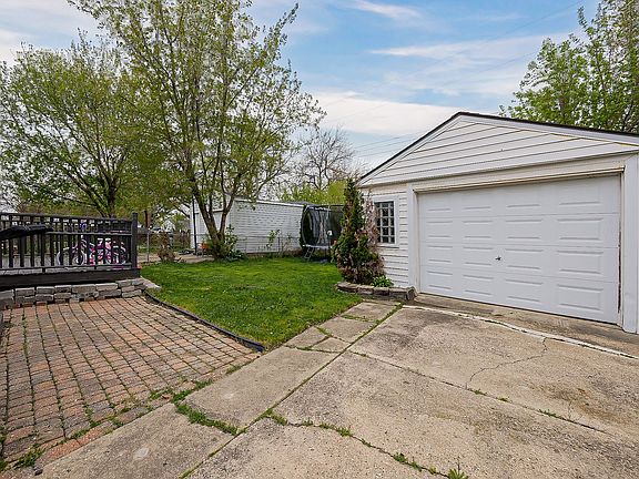 5th image of 21156 Dexter Blvd