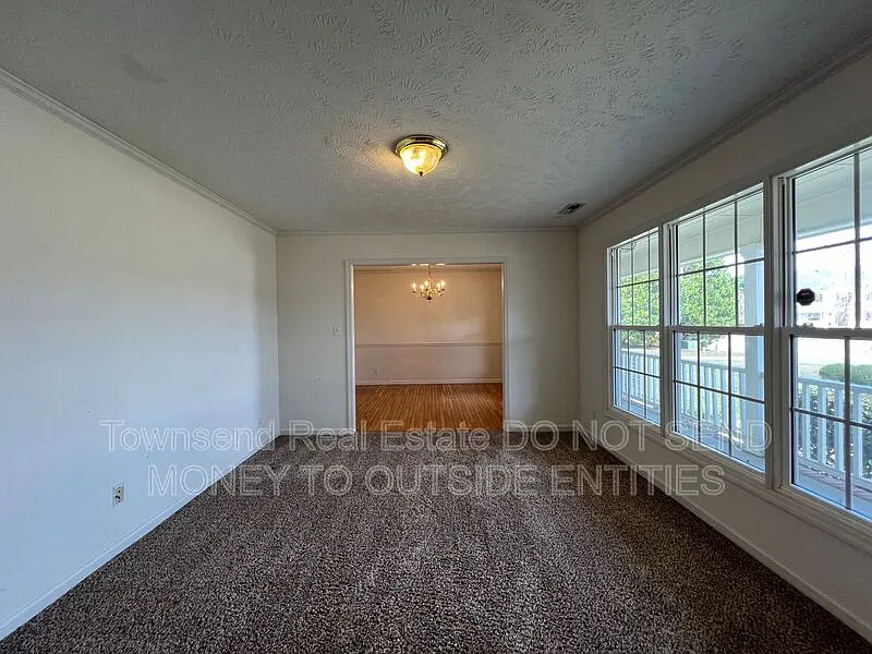 3 bed, 2.5 bath, 1950 sqft, $1,895 — Photo 3