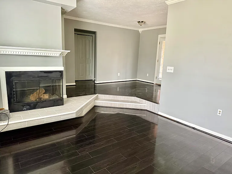 211 Lake Cv — Photo 4