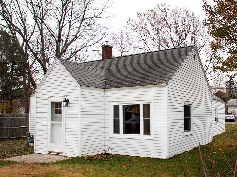 1st image of 572 W 20th St