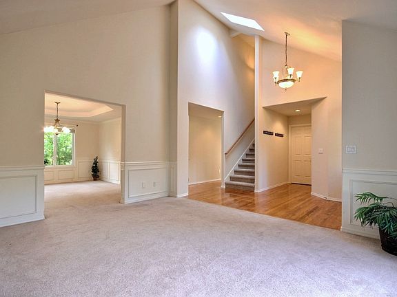 4th image of 4509 Country Club Dr NE
