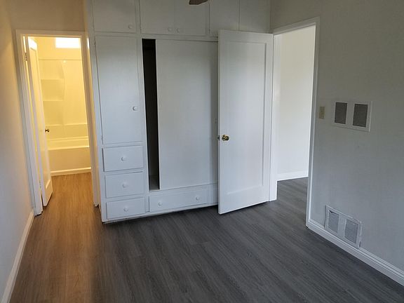 4th image of 982 N Altadena Dr