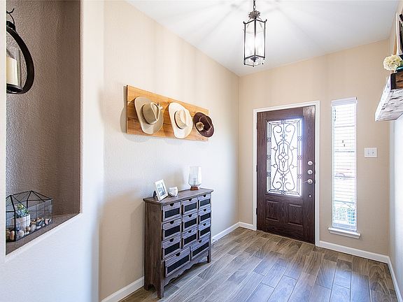 4th image of 3306 Bear Creek Dr