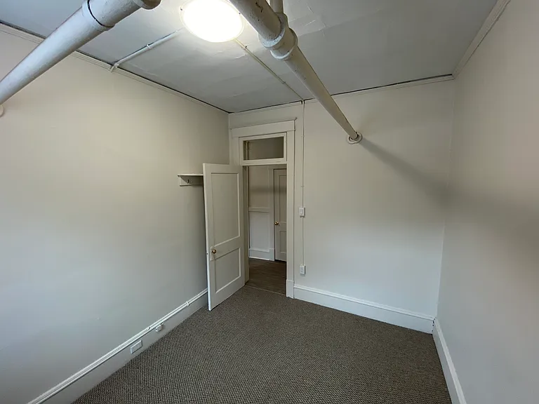 915 Corydon Ave — Photo 16