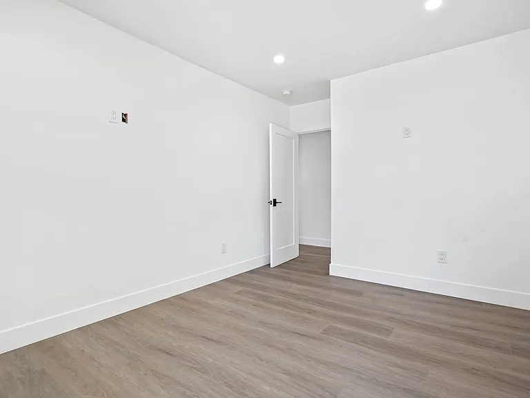 7906 Oakdale Ave — Photo 25