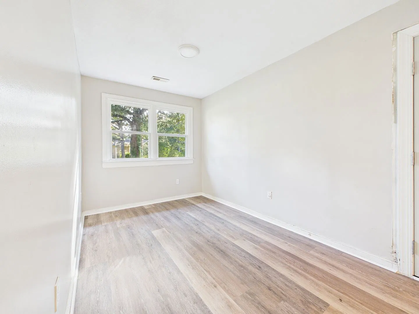 3 bed, 1.5 bath, 1152 sqft, $1,700 — Photo 4