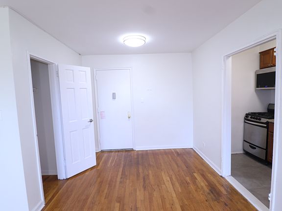 5th image of 14345 Sanford Ave APT 309