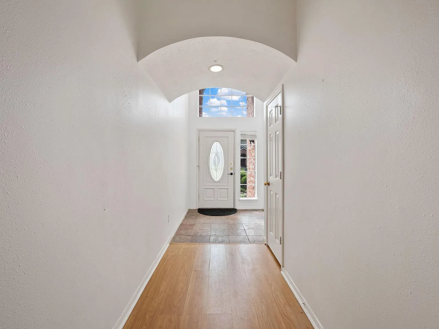 3 bed, 2.5 bath, 2494 sqft, $2,100 — Photo 3