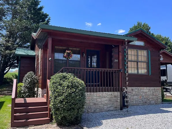 240 River Vista Dr, Dillard, GA 30537