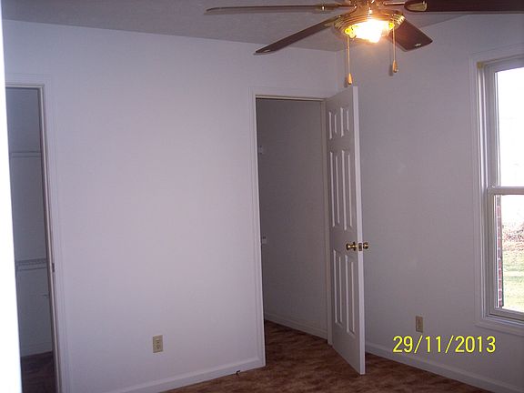 bedroom  2 walkin closet