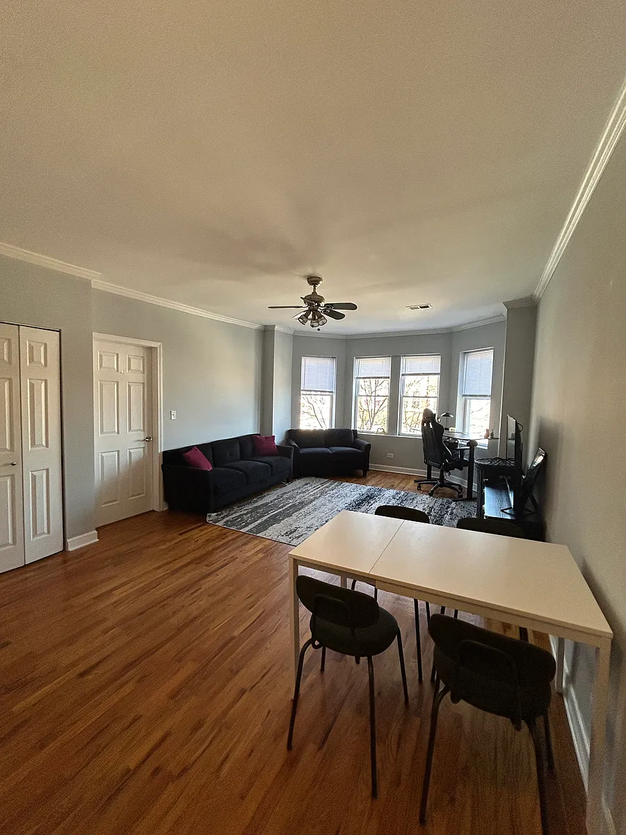 Building Photo - 2253 W Rosemont Ave #3