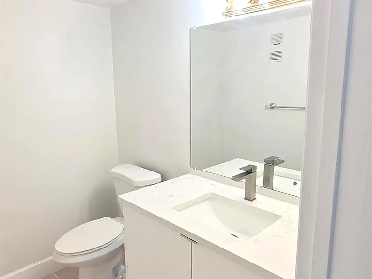 3905 N Nob Hill Rd #206 — Photo 17