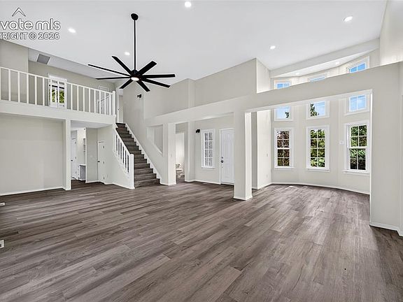 4th image of 210 Hidden Creek Dr