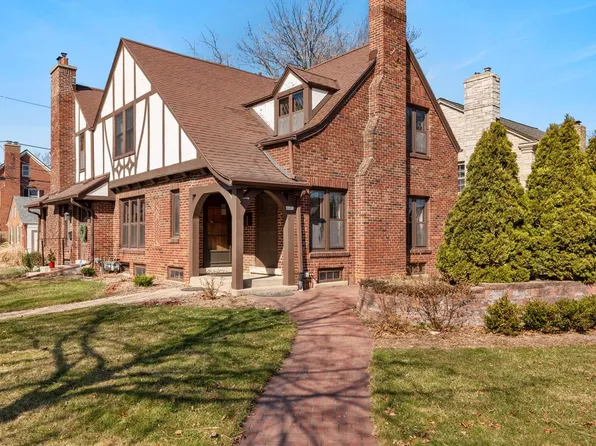 4401 North Wildwood AVENUE, Shorewood, WI 53211