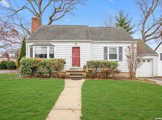 79 Foster Ave, Valley Stream, NY 11580