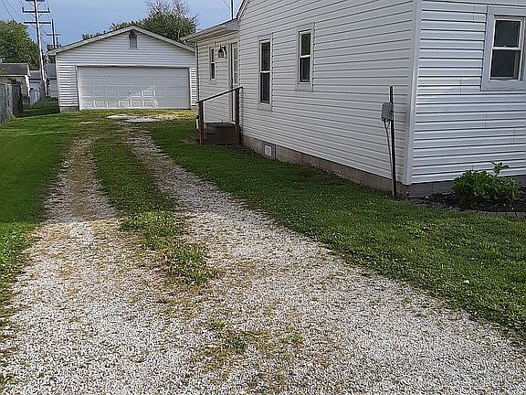 24x30 garage with workbench