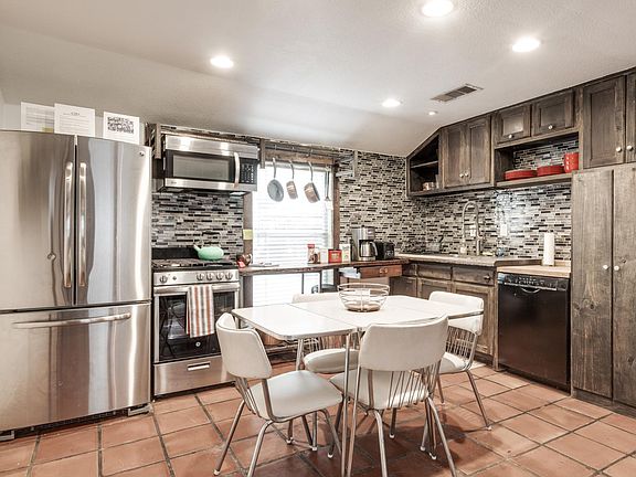 5th image of 6254A Richmond Ave