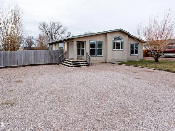 1660 Sage St, Newcastle, WY 82701