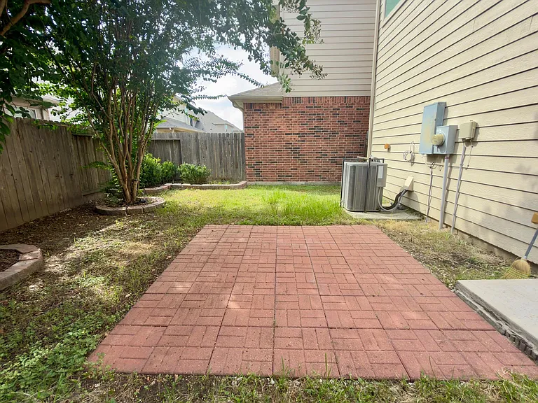 17035 Amarose Dr — Photo 35