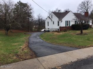318 E Poplar St, Cobden, IL 62920