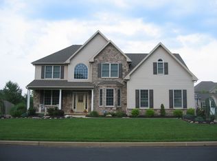 1605 Willow Dr, Easton, PA 18040