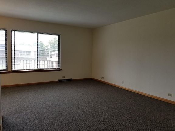 4th image of 435 W Grand Ave
